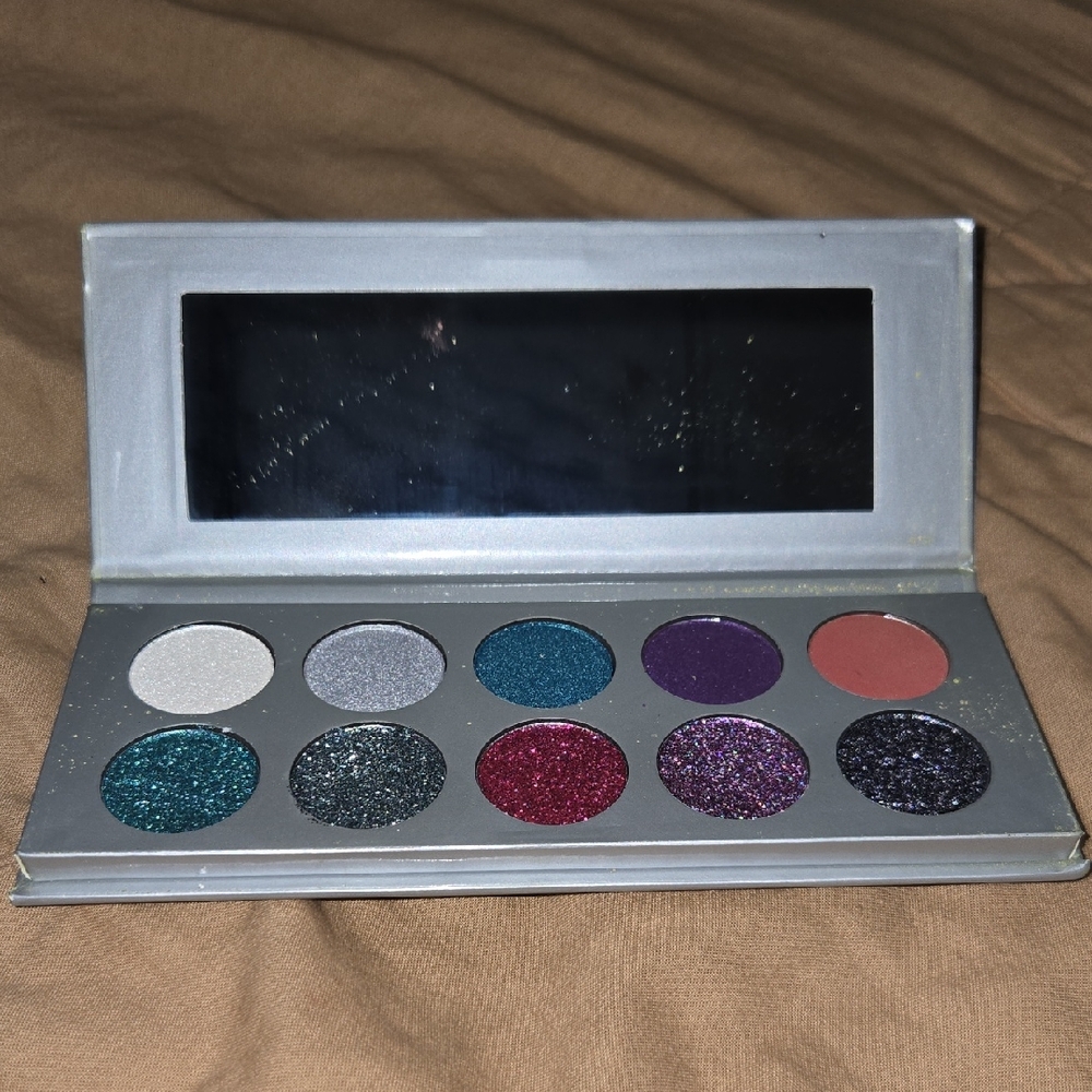 Silver and White Glitter Eyeshadow Palette
